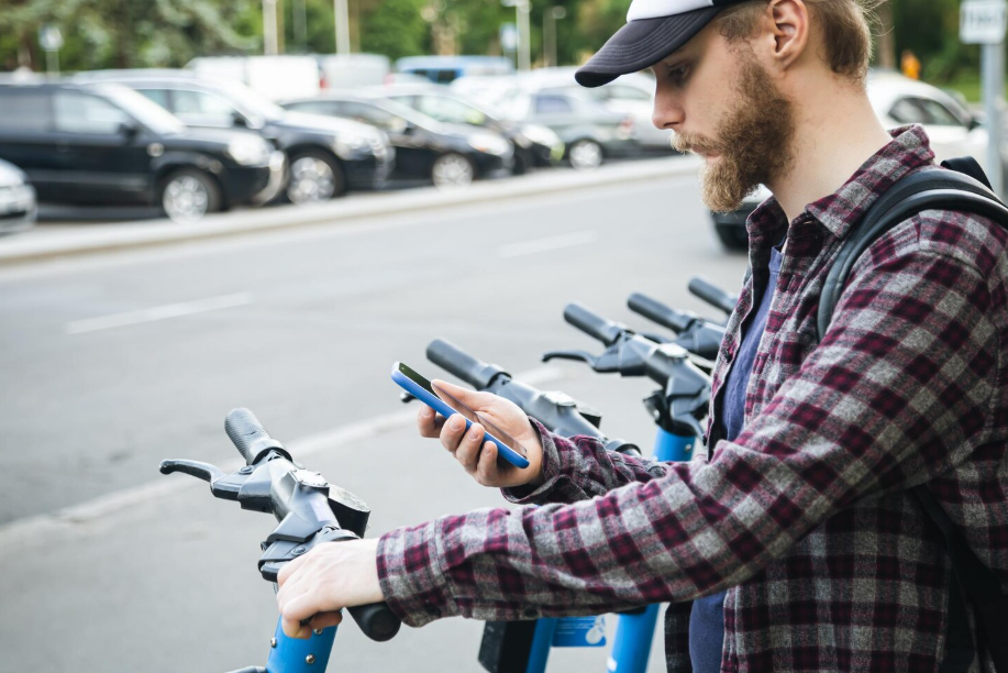 Vom Auto aufs E-Bike: Was sich bei Kosten, Alltag und Mobilität verändert Vom Auto aufs E-Bike: Was sich bei Kosten, Alltag und Mobilität verändert